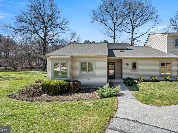 6 Hersheys Dr, West Chester, PA 19380