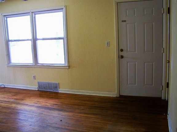3rd image of 821 N Georgie Ave