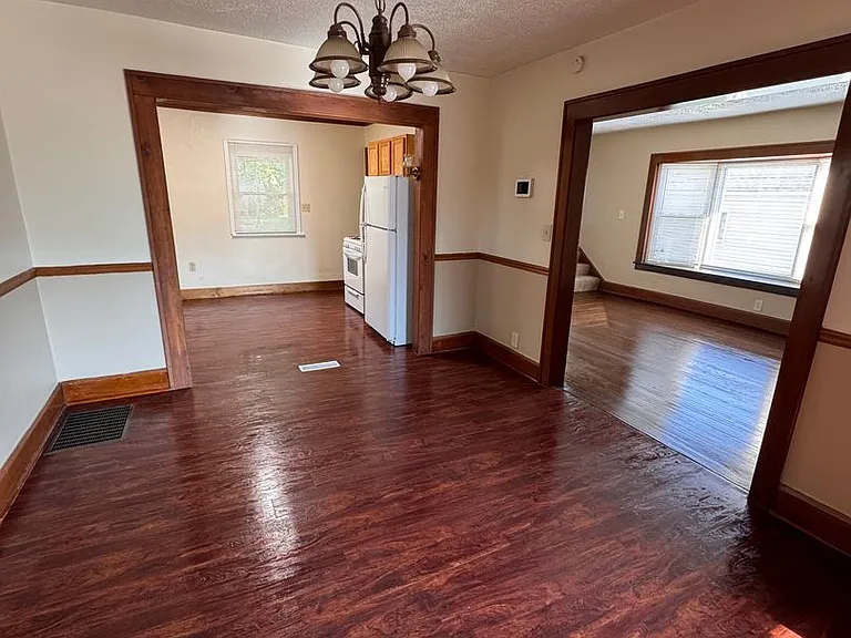 833 Lawrence Ave — Photo 6
