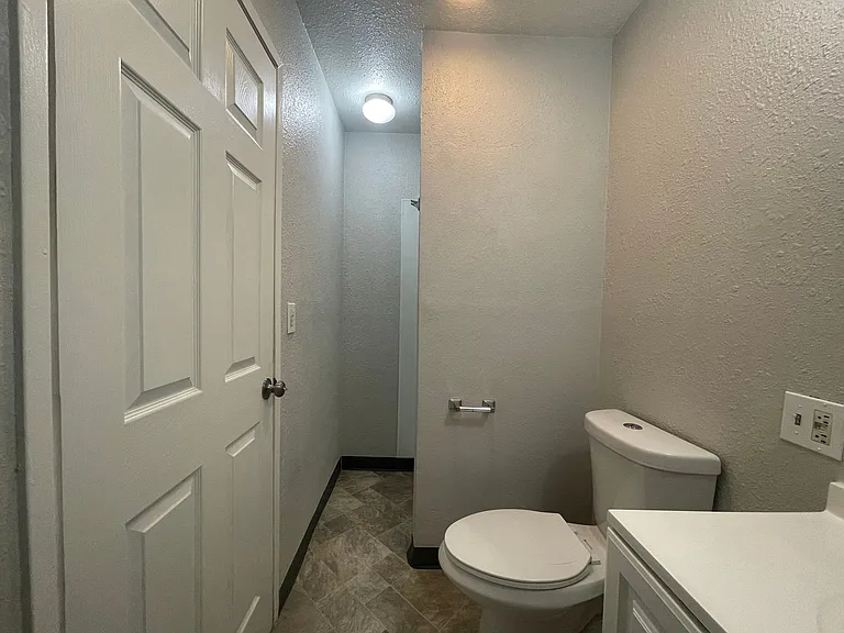 1010 W Boone Ave — Photo 28