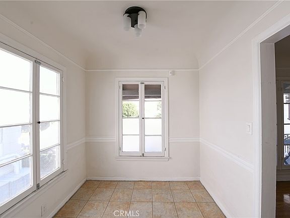 5th image of 915 S Le Doux Rd