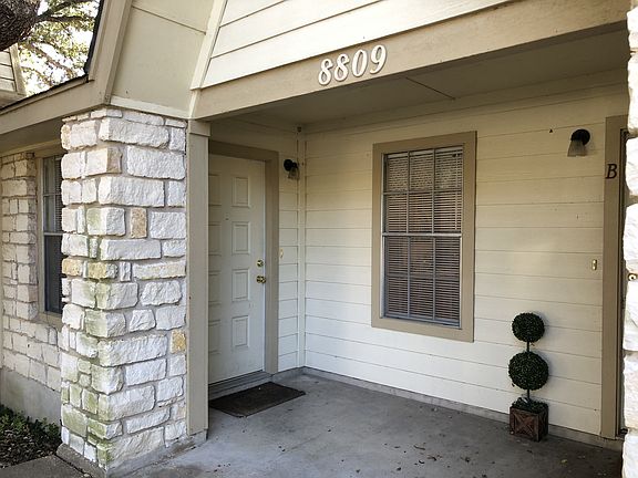 4th image of 8809 Piney Point Dr #A