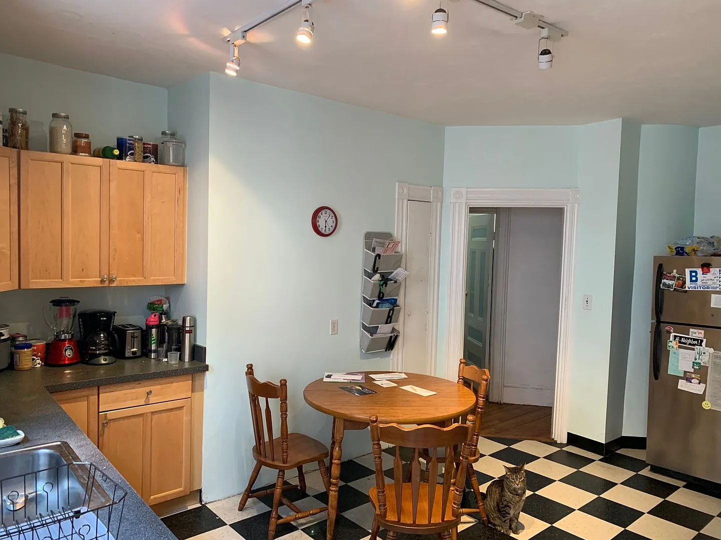 4beds 1.5bath in Somerville is available in 9/1 — Photo 2