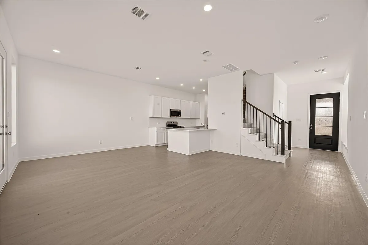 Building Photo - 9029 La Pau Ln
