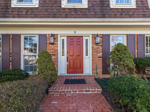 4th image of 9 Deer Park Ln