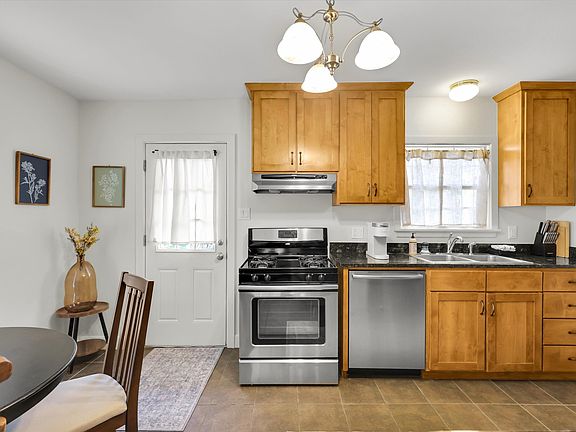 5th image of 2206 Fowler Dr