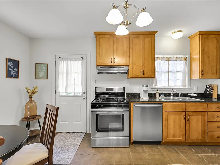 2206 Fowler Dr — Photo 5