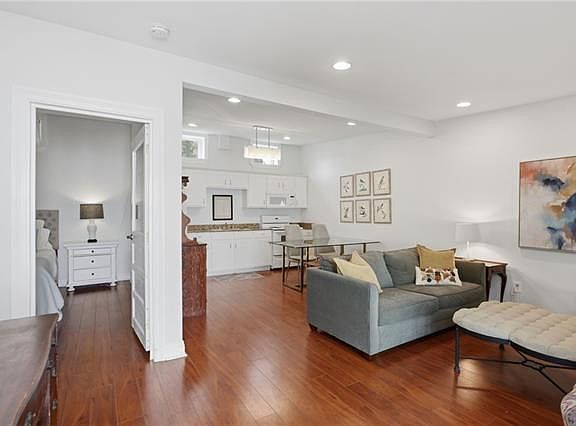 3rd image of 2327 Soniat St #B