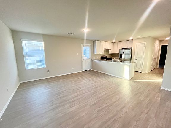 4th image of 10631 Varmus Dr