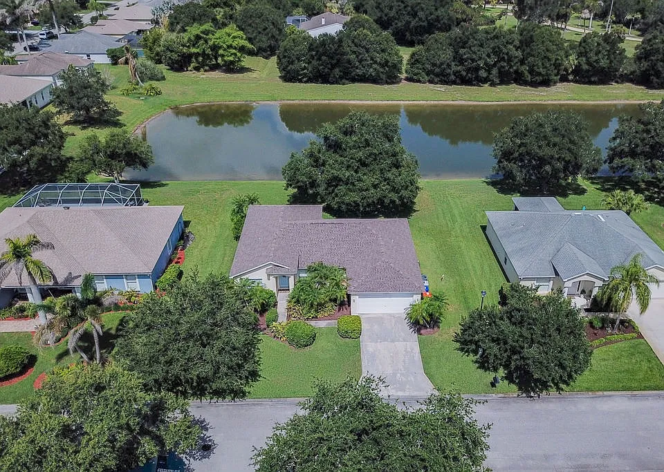 155 36th Ct SW