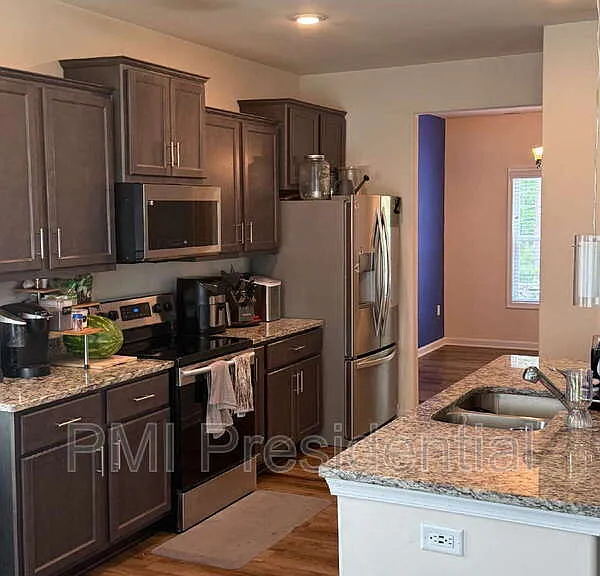 7044 Hepworth Dr — Photo 5