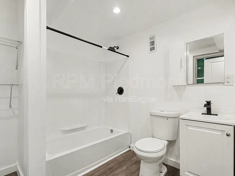2496 Lester St #A — Photo 11
