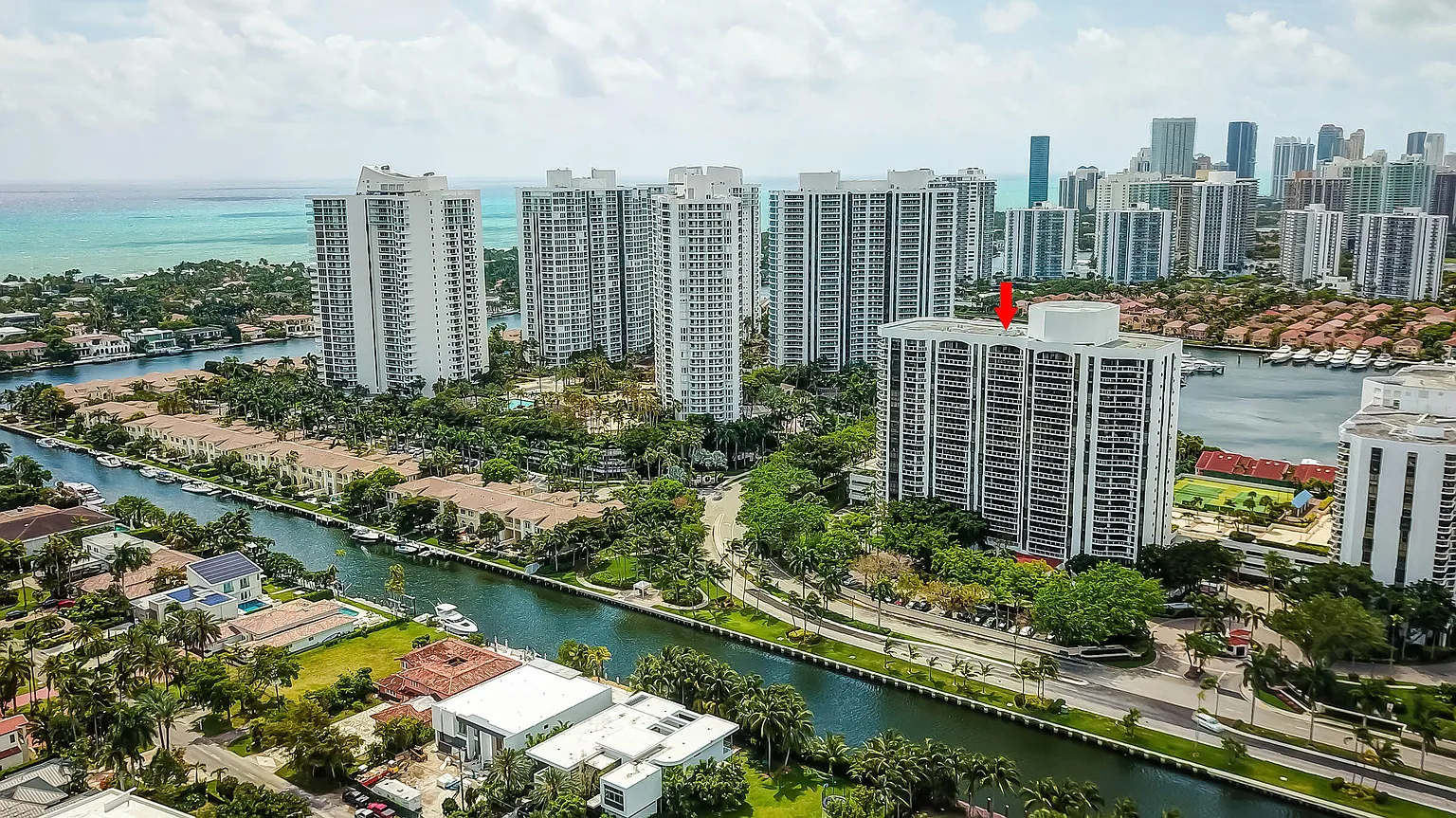 yacht club brickell market