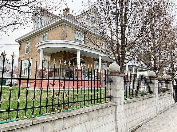 Listed by Marianna Grafel