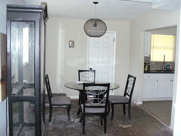 4th image of 2219 Patou Dr W