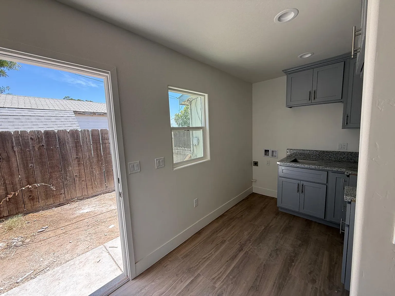 Studio, 300 sqft, $1,300 — Photo 3