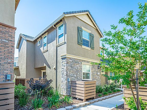 2nd image of 51 Huddlestone Cir