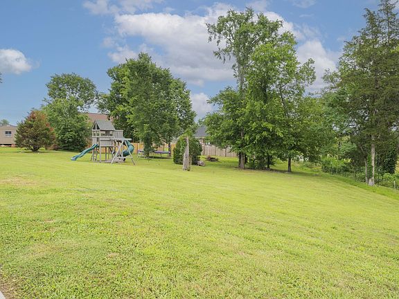 4th image of 402 Beaumont Dr
