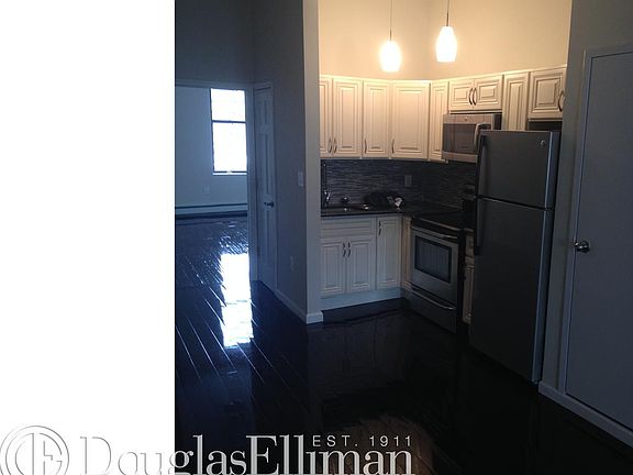 2nd image of 1441 Myrtle Ave APT 1