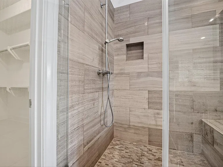 2713 Kinsley Oaks Dr — Photo 24