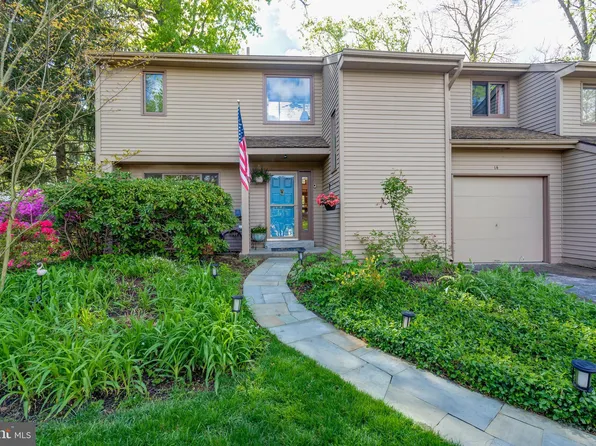 14 Muirfield Ct, Newtown Square, PA 19073