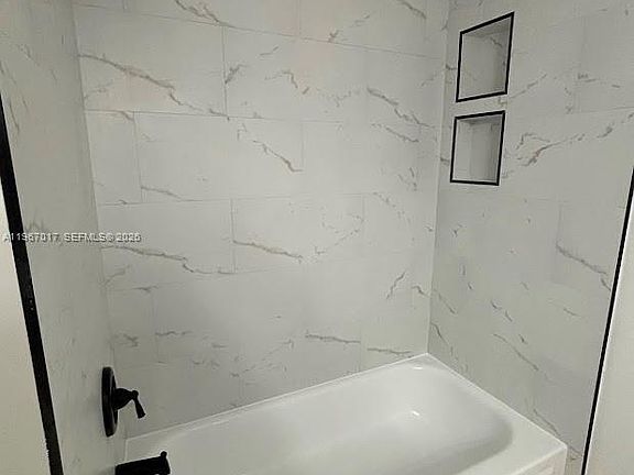 3rd image of 460 S Park Rd #6110