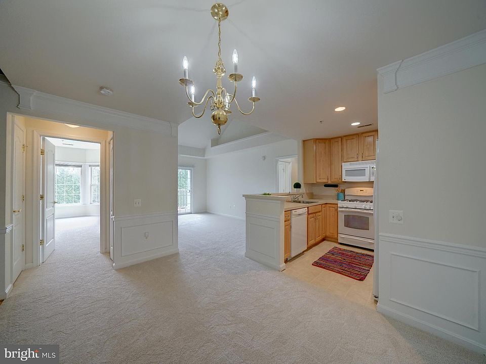 1st image of 504 Lloyd Pl #J-9