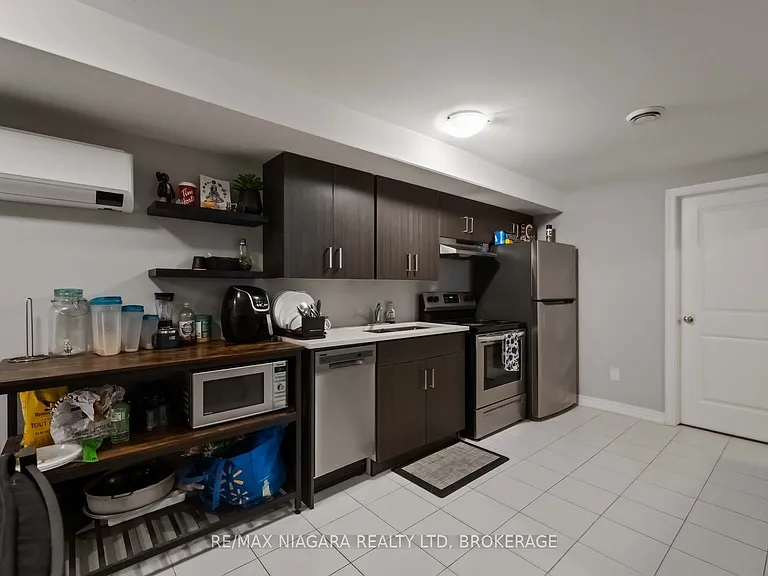 81 Grove St — Photo 36