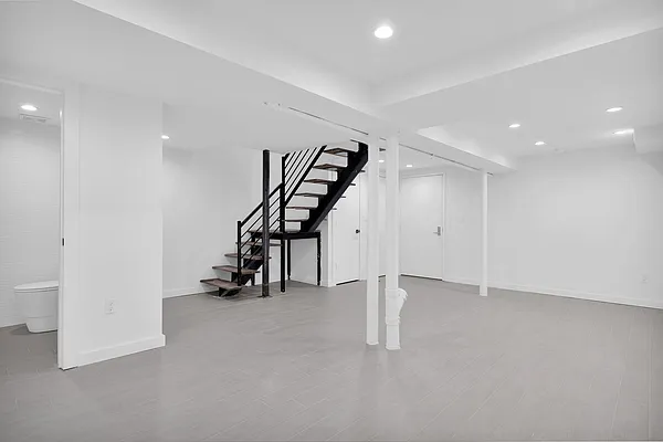 Rented by Flatiron Real Estate Advisors LLC | media 24