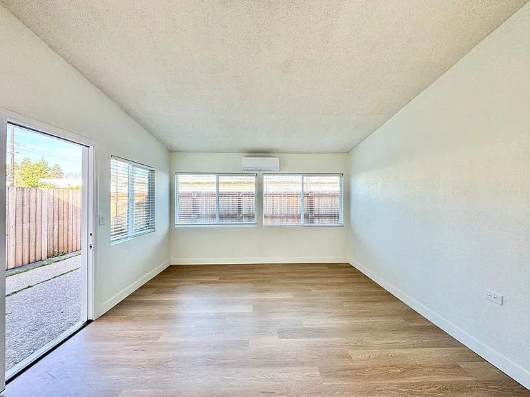 Trask Apartments — Photo 23