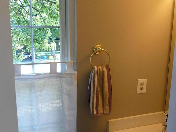 4th image of 6011 Goldenrod Ct