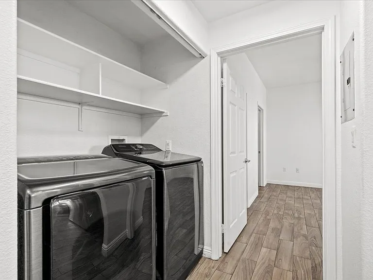 2100 Black Island St #101 — Photo 13