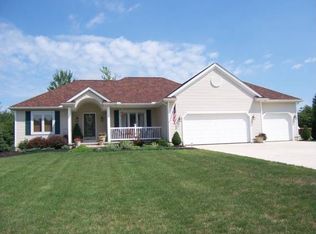 2776 Joseph Ln, North Perry, OH 44081