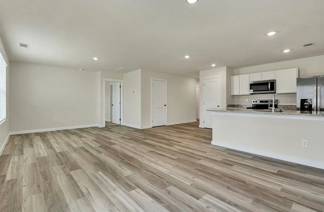 4 bed, 1600 sqft, $2,200 — Photo 3