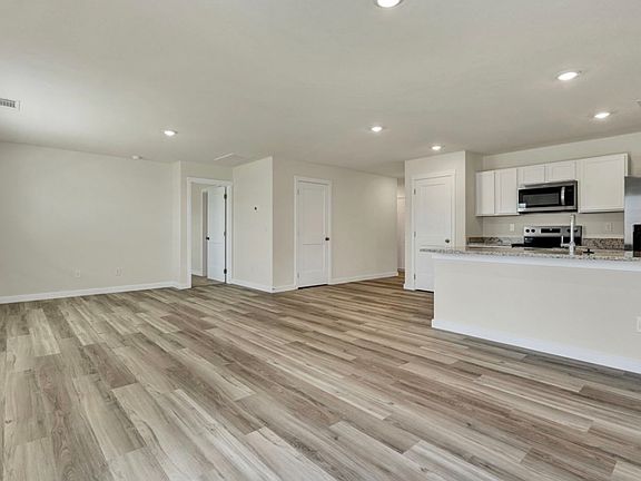 3rd image of 576 Fox Den Cir