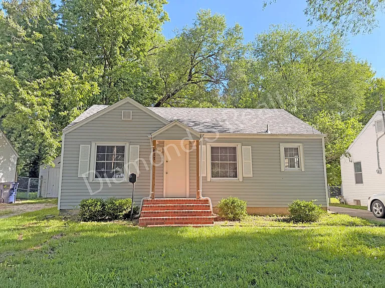 617 W Minota St — Photo 1