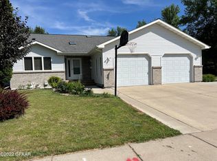 1231 S 23rd St, Grand Forks, ND 58201