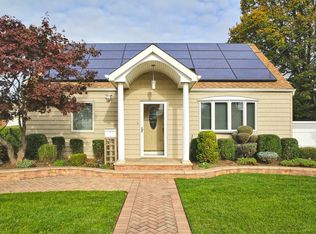 14 Healy Ave, Inwood, NY 11096