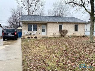 121 Clinton St, Walbridge, OH 43465