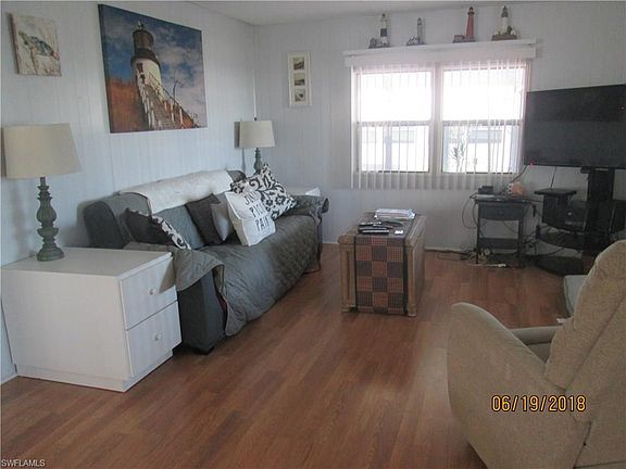 4th image of 250 Hamlin Dr