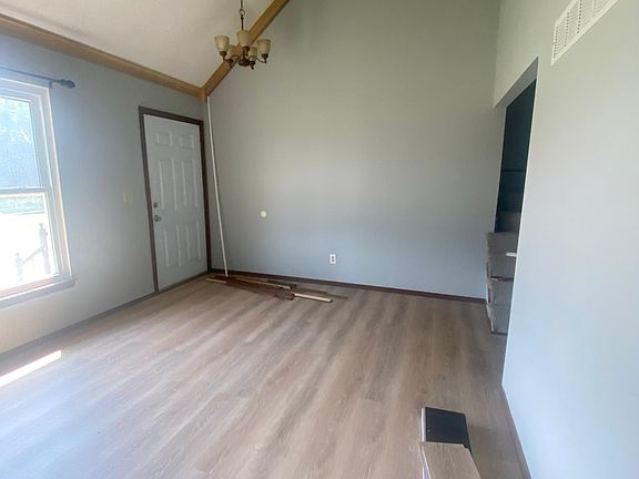4th image of 3830 NE Independence Ave