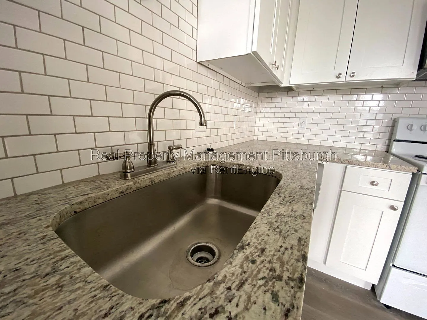 1 bed, 1.0 bath, $995 — Photo 4