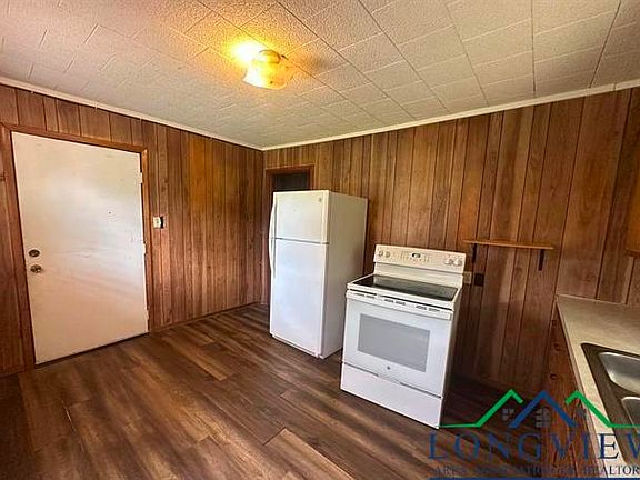 3rd image of 810 Muldrew St