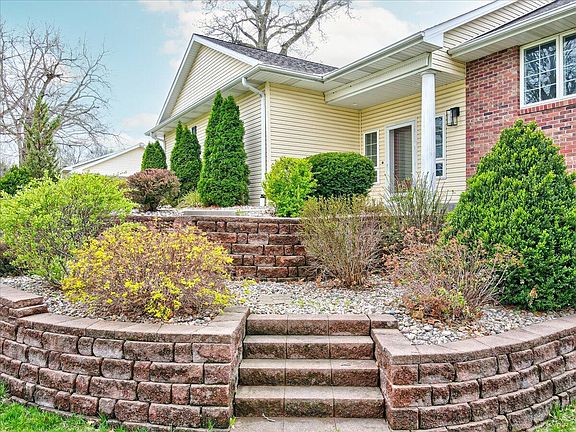 3rd image of 56190 Grande Oak Ln