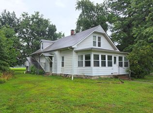 1204 N Dawley St, Salem, IL 62881