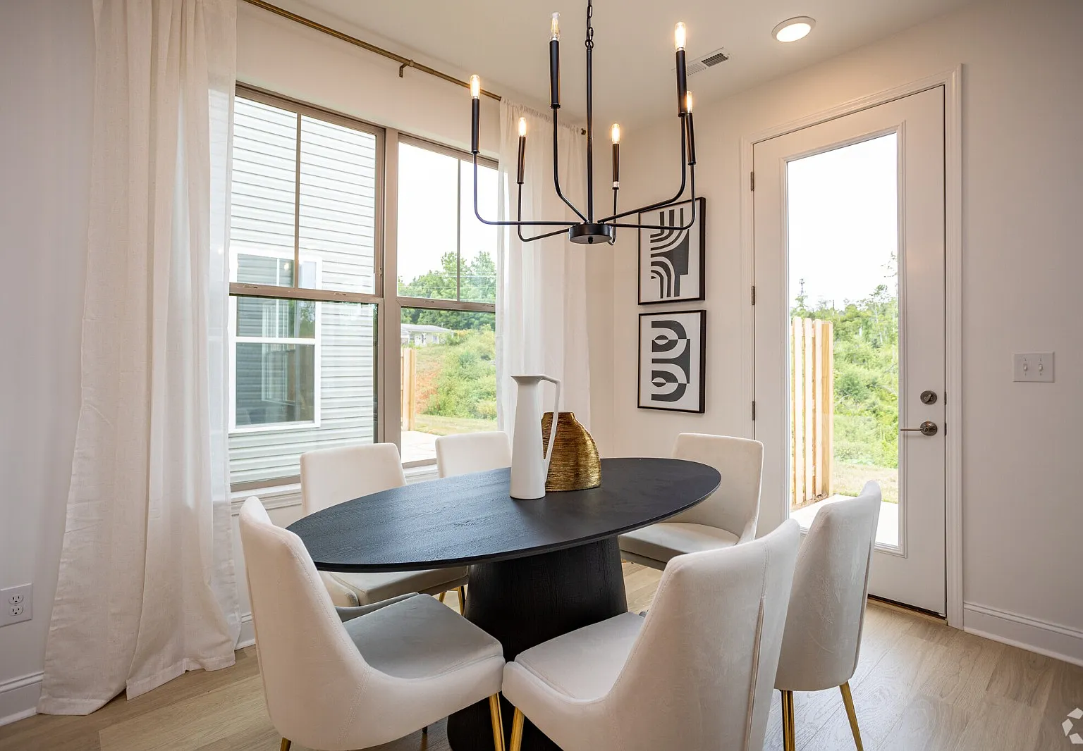 3 bed, 2.5 bath, 1516 sqft, $2,250 — Photo 2