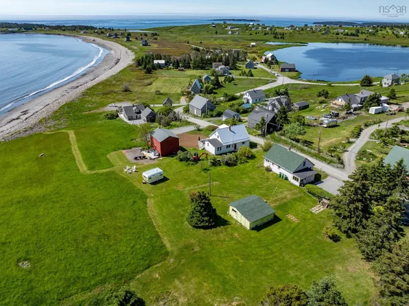 79 Mosher Rd, Lunenburg, NS B0J 2X0