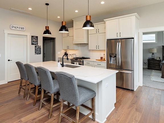 3rd image of 3016 Lakeview Dr SE
