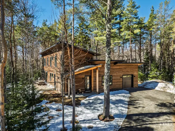 4 Ahmek Dr, Lake Placid, NY 12946