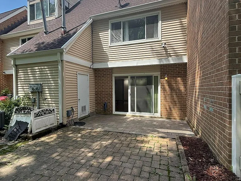 1080 Pendleton Ct — Photo 20